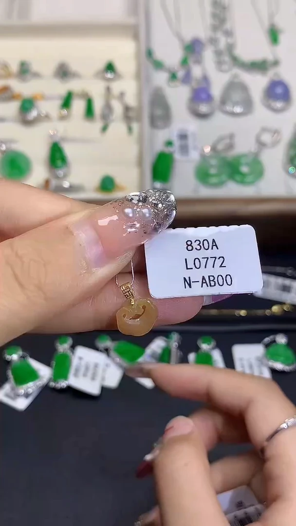 【闪购商品】翡翠18K金镶嵌吊坠(不含链)L0772多样性发其一