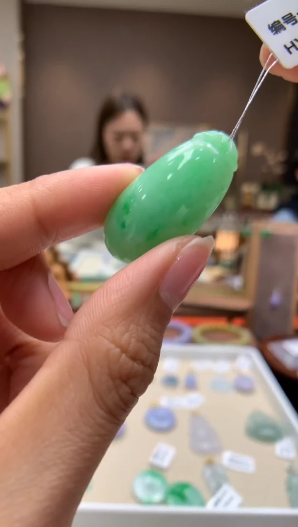 【闪购商品】翡翠颈饰未镶嵌福瓜