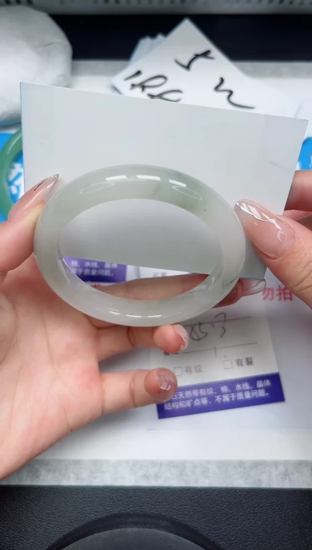 【闪购商品】石英质玉手镯合金132