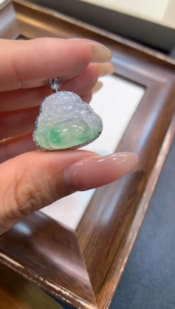 颈饰18K金镶嵌翡翠佛公