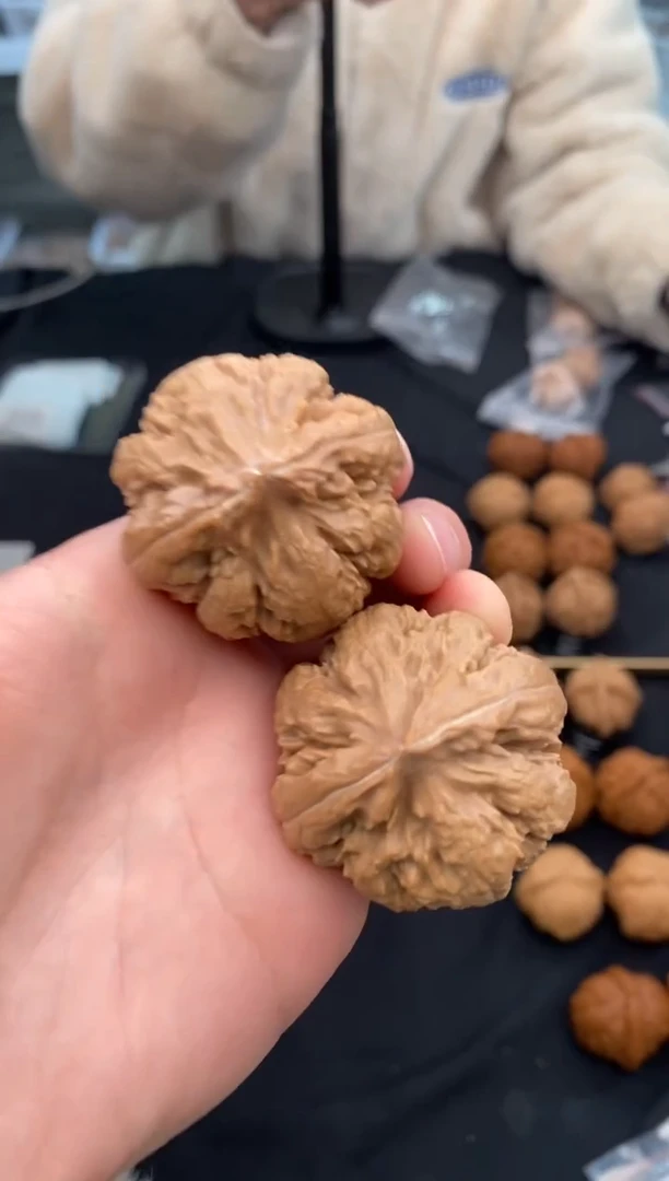 【闪购商品】文玩核桃把件霸王龙40-t533