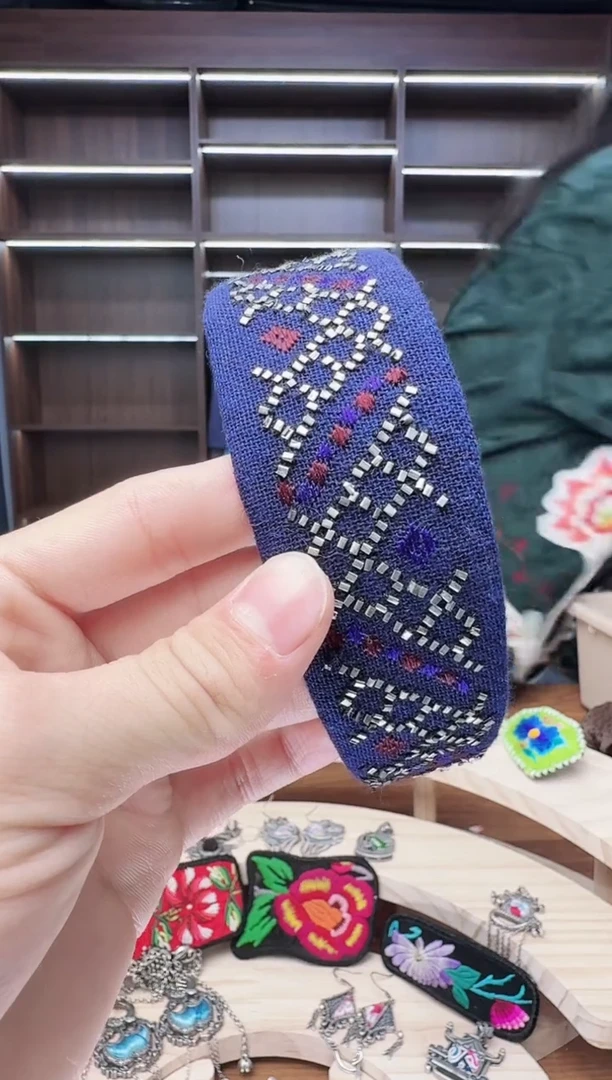 织绣L77蒙阿苏苗绣传承