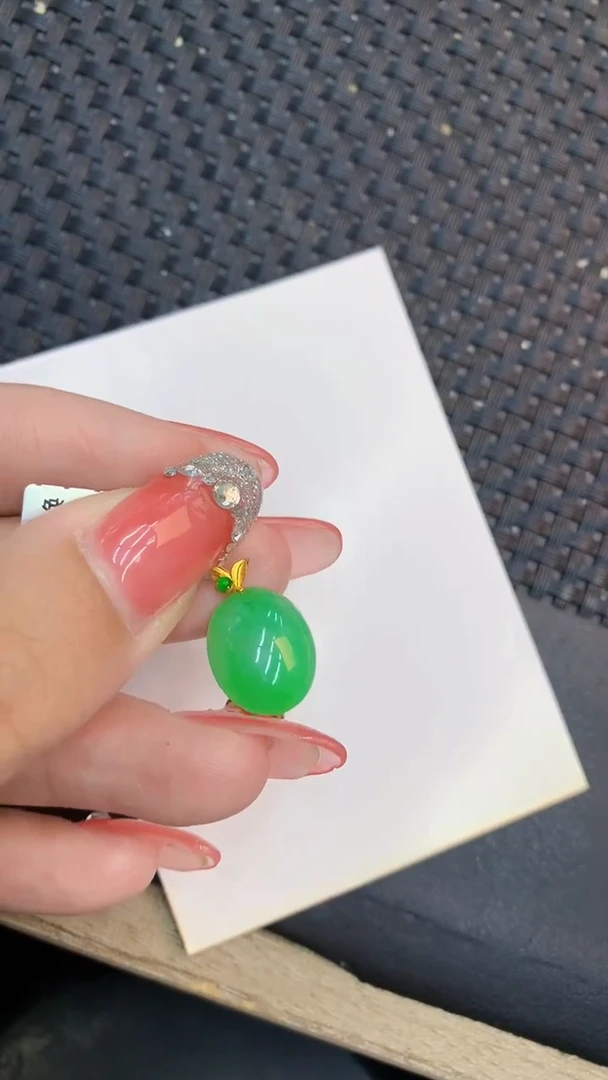 颈饰18K金镶嵌翡翠1