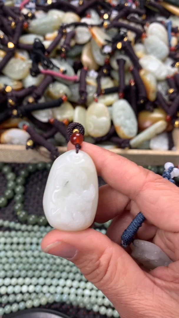 【闪购商品】和田玉颈饰未镶嵌多样性发货没有证书拍一发一有瑕