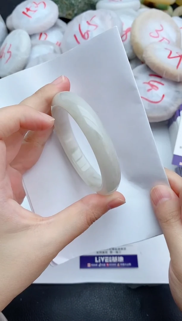 未镶嵌手镯石英质玉13+56.4