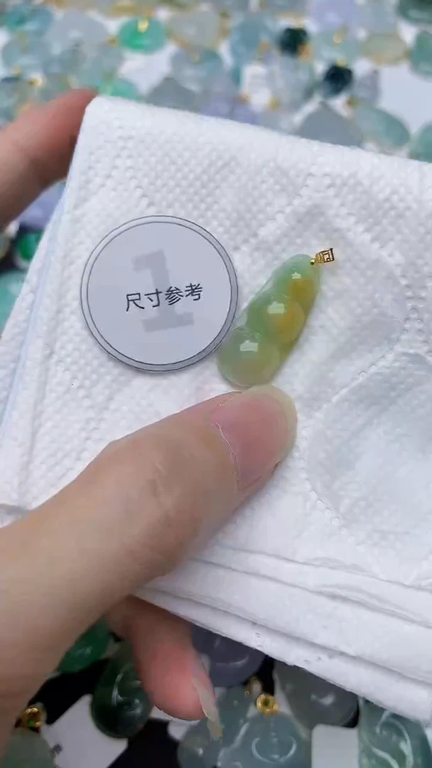 颈饰18K金镶嵌翡翠天然A货翡翠