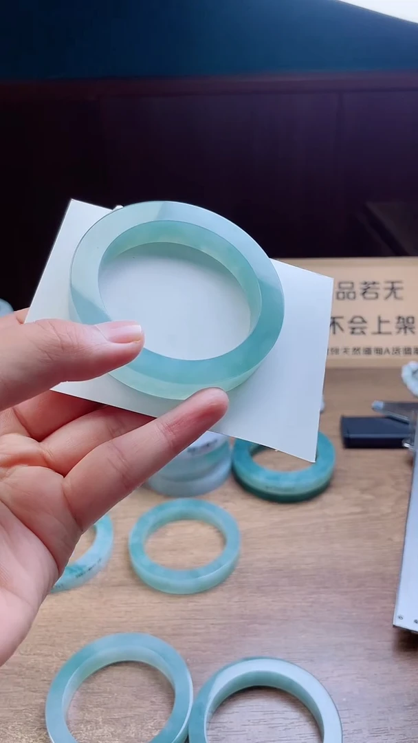 定制翡翠手镯未镶嵌梁*?定制