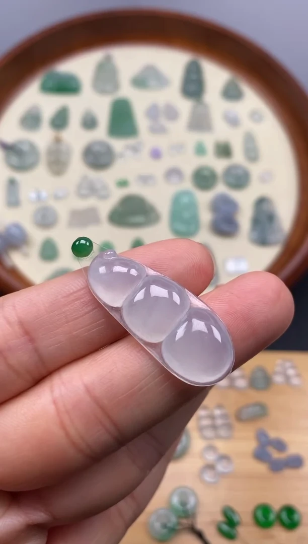 【闪购商品】翡翠颈饰未镶嵌冰豆子/芬