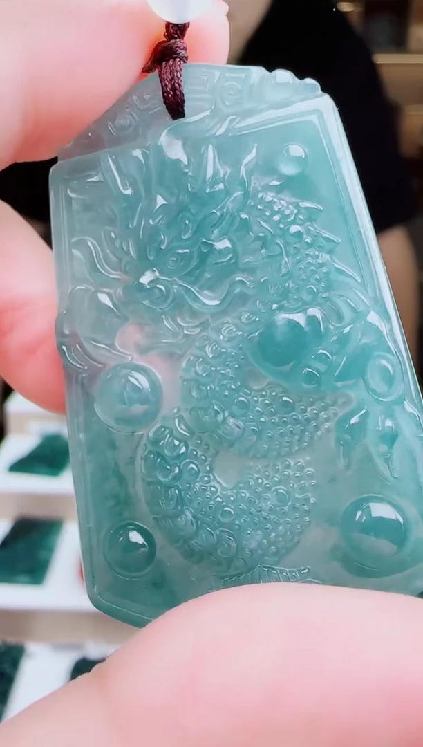 颈饰未镶嵌翡翠多样性发其一  龙牌