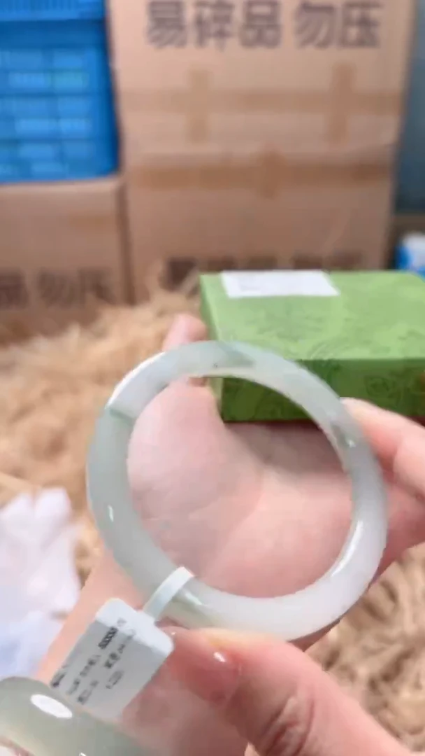 未镶嵌手镯石英质玉T-1112