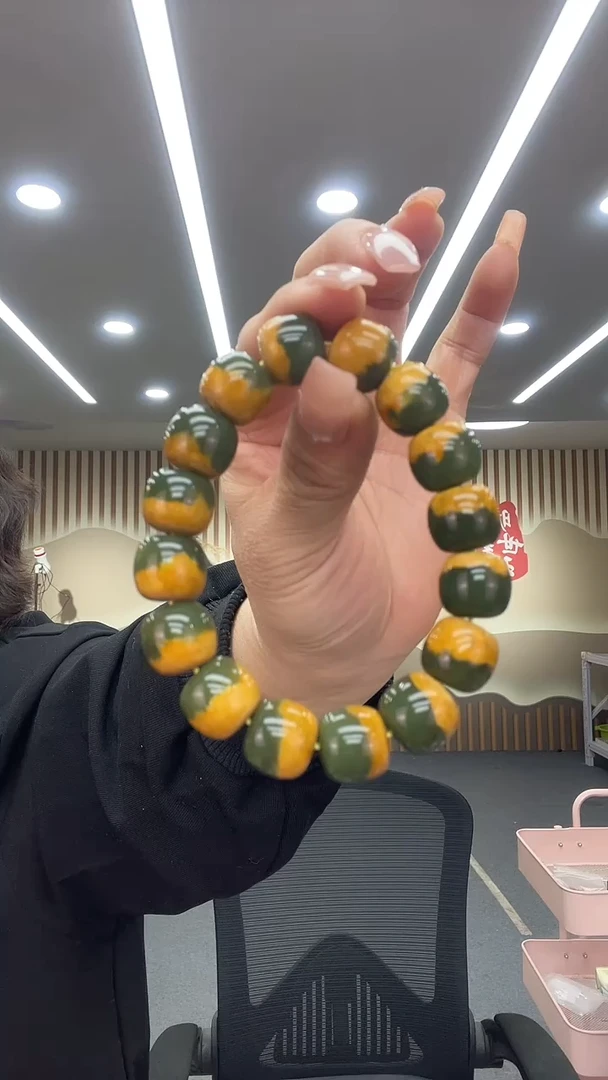 未镶嵌透闪石质玉挂件手串