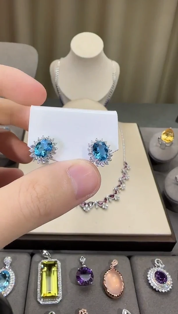 银S925镶嵌托帕石耳饰9*7mm伦敦蓝耳钉