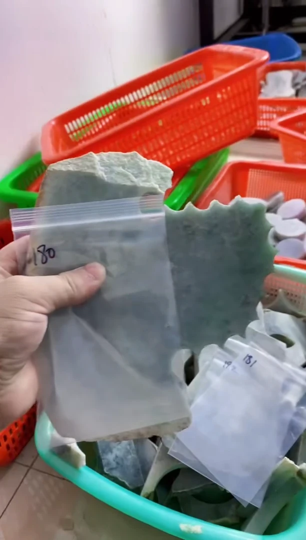 【闪购商品】翡翠颈饰未镶嵌180天然翡翠