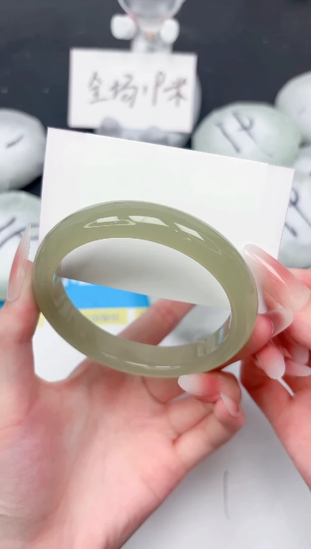 未镶嵌手镯石英质玉382-64.4