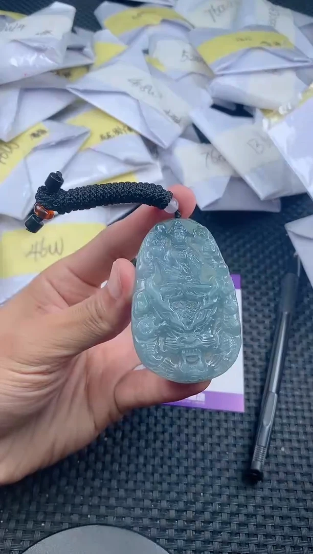 翡翠未镶嵌颈饰