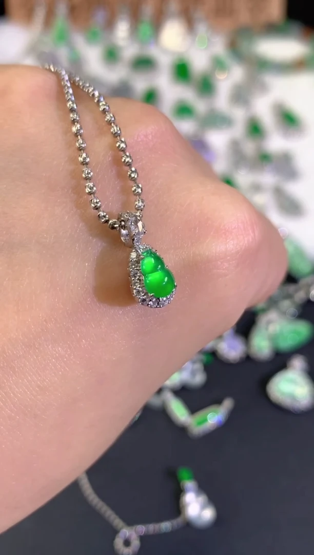 吊坠(不含链)18K金镶嵌翡翠Q464|14800