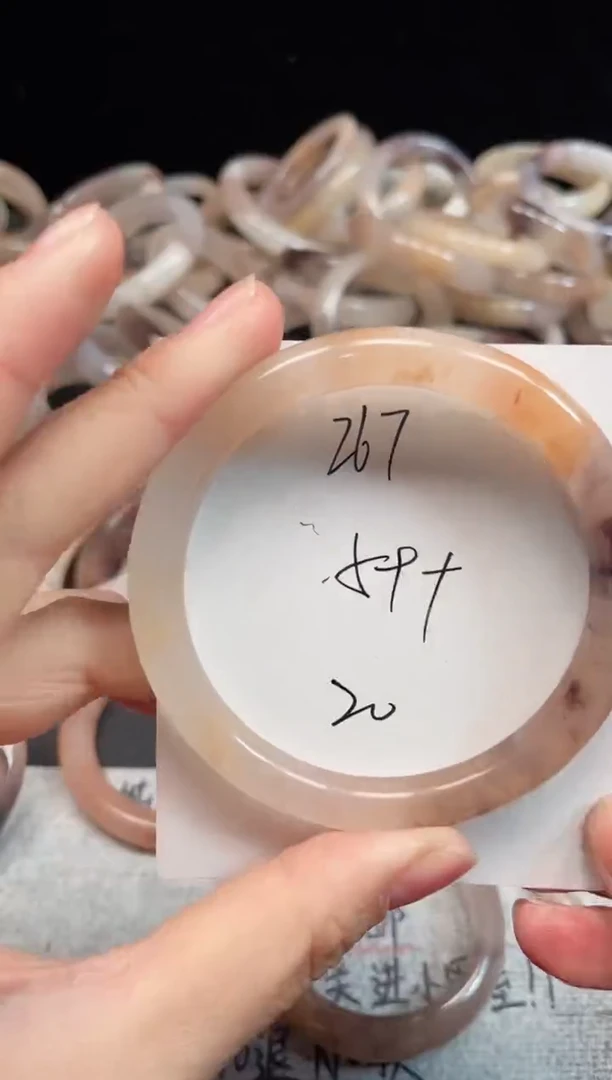 未镶嵌手镯石英质玉267