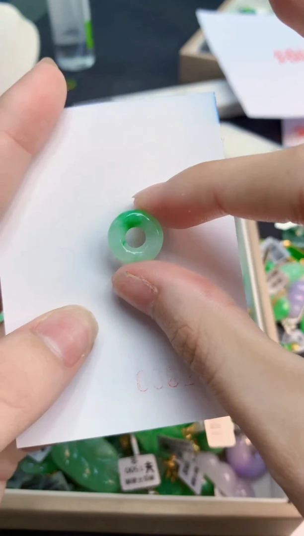 翡翠未镶嵌吊坠(不含链)1