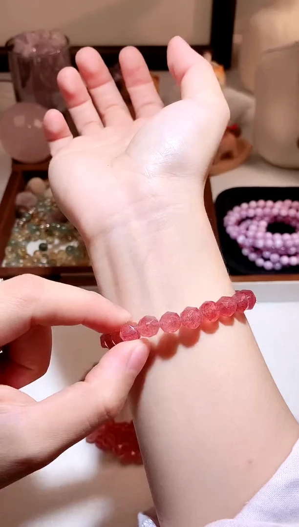 未镶嵌手链水晶红草莓切面手串 多样性发一