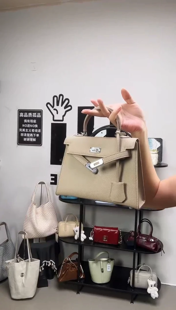 小牛皮（革）彩汐轻奢女包编号：42