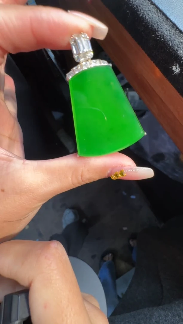 未镶嵌定制翡翠翡翠A货有轻微色差属于正常现象，无事牌1