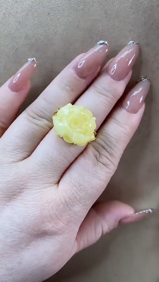 未镶嵌颈饰琥珀戒指