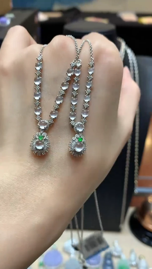 颈饰18K金镶嵌翡翠【无服务费多样性发其一