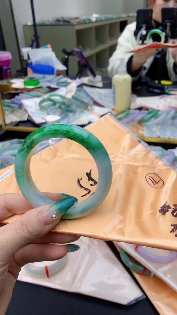 【闪购商品】翡翠手镯未镶嵌0229811777