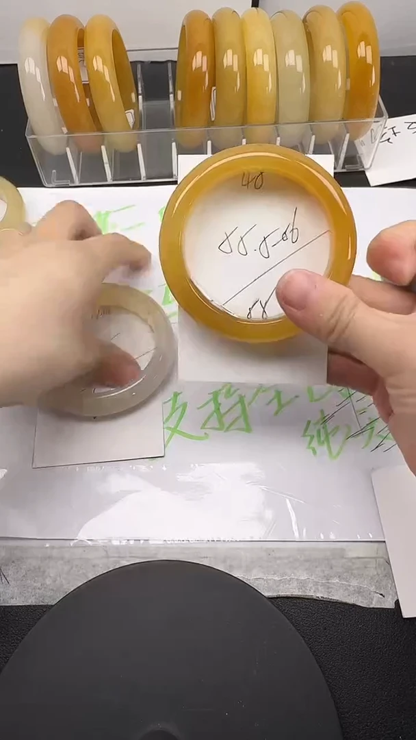 未镶嵌手镯石英质玉45/55-56