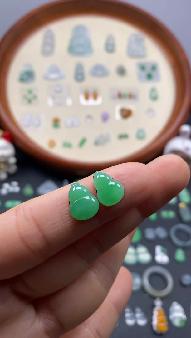 颈饰未镶嵌翡翠果緑葫芦1对/芬