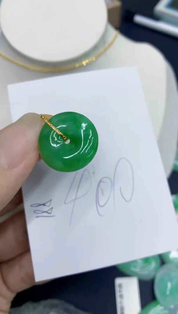翡翠18K金镶嵌颈饰11111111111