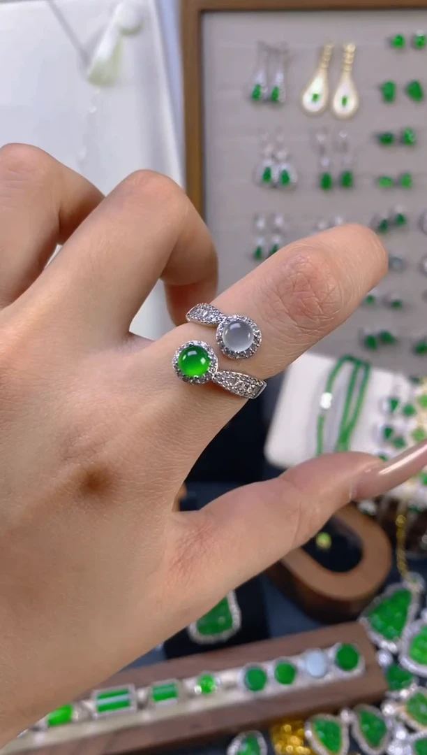 银S925镶嵌戒指翡翠多样性