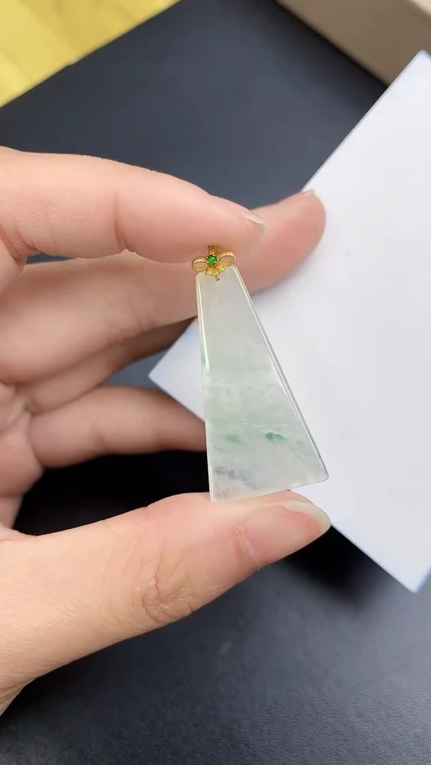 颈饰18K金镶嵌翡翠天然缅甸A货百元以上9元证书费自理