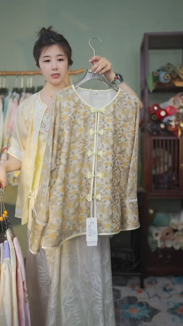 刺绣M码120斤内百搭款上衣单层