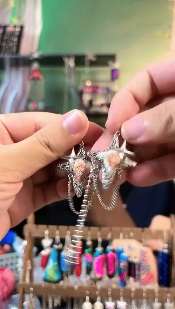 彩云南阁非遗老绣饰品698