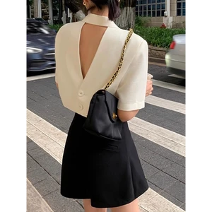 2025年夏季时尚新款法式设计感背后镂空短西服+百褶裙裤两件套