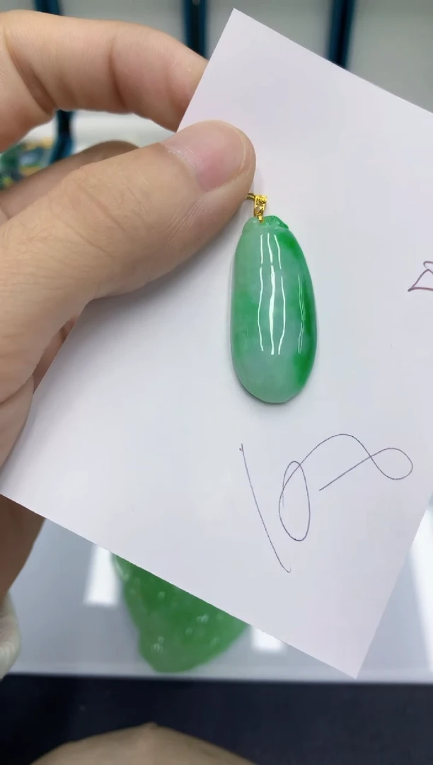 颈饰18K金镶嵌翡翠翡翠