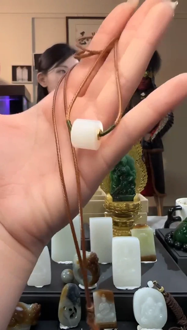 和田玉未镶嵌颈饰白玉乐子吊坠