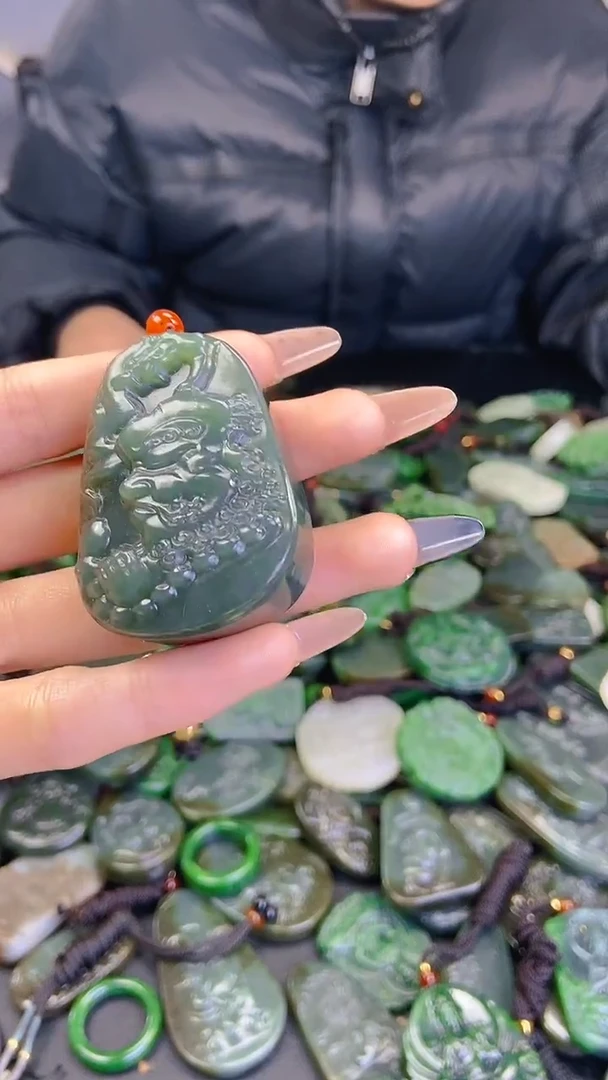 颈饰未镶嵌和田玉1