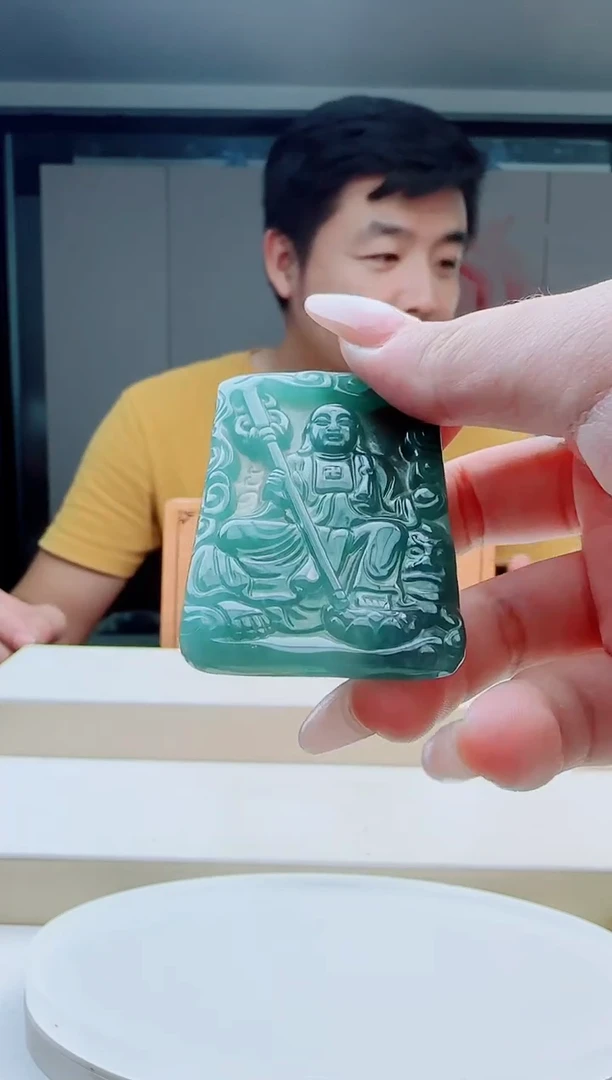颈饰未镶嵌翡翠多样性发其中一
