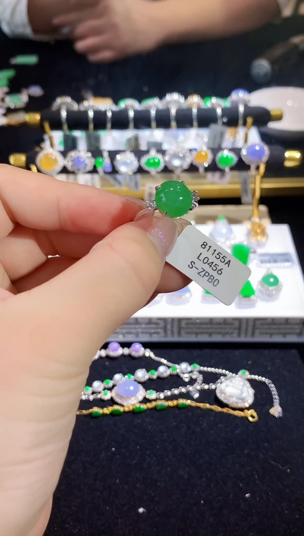 翡翠戒指18K金镶嵌L0456多样性发其一
