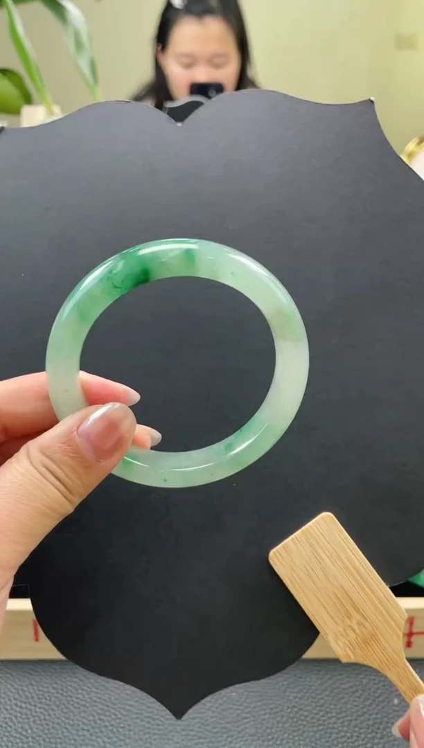 【闪购商品】石英质玉手镯未镶嵌口径57+