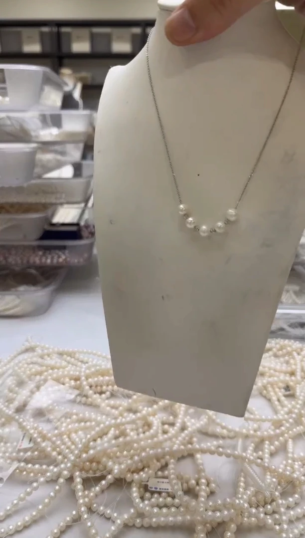 淡水珍珠银S925镶嵌吊坠(赠链)7mm 微笑链4颗银豆