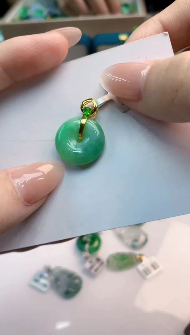 翡翠未镶嵌吊坠(不含链)1