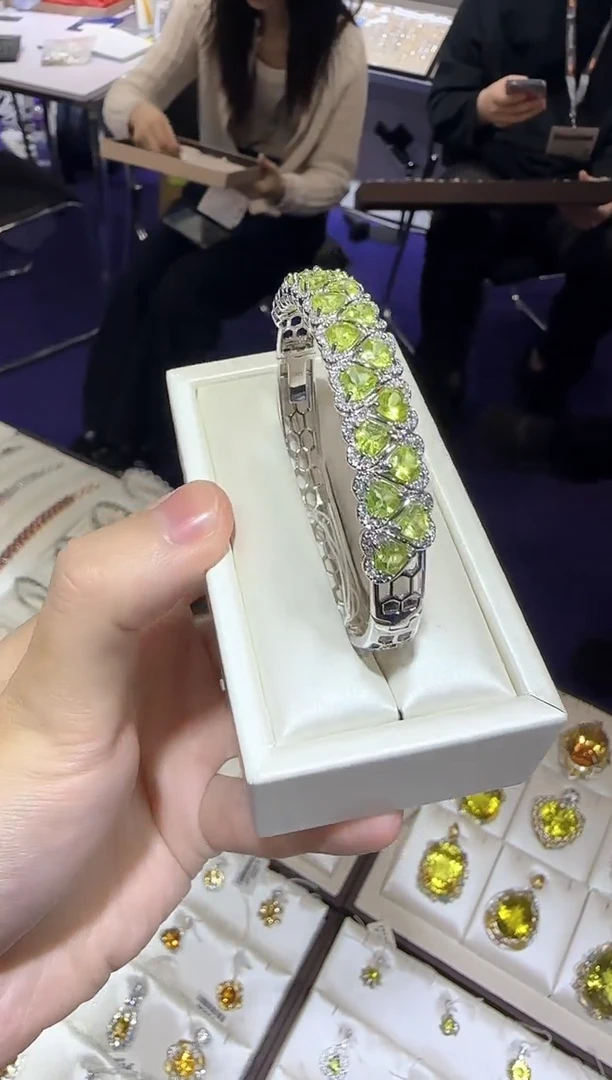 【闪购商品】橄榄石手镯银S925镶嵌设计款