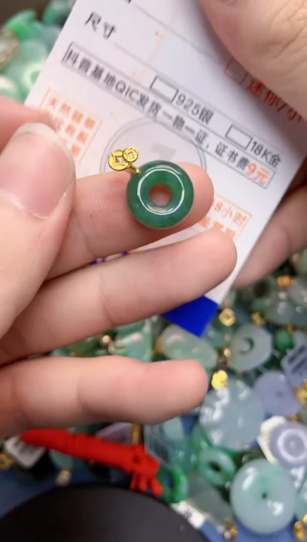 翡翠未镶嵌颈饰        1