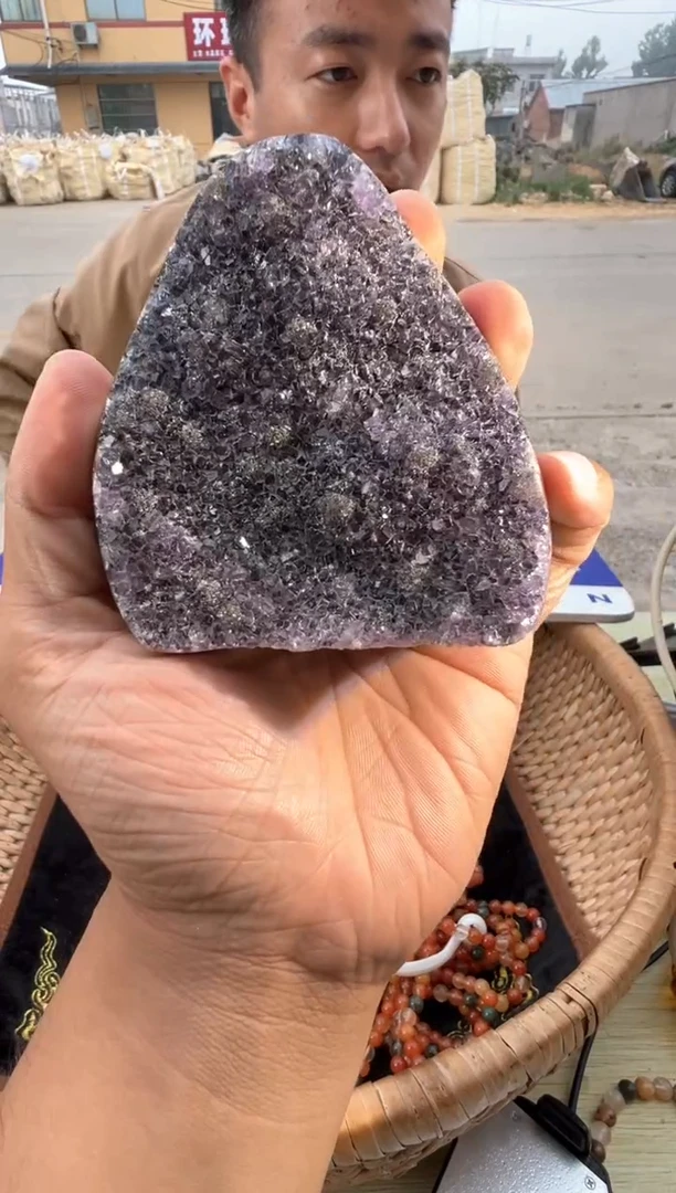 水晶手链未镶嵌天然紫水晶洞摆件50