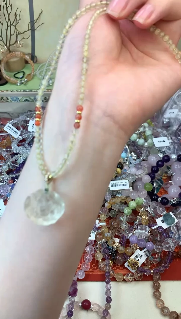 未镶嵌颈饰发晶233手串