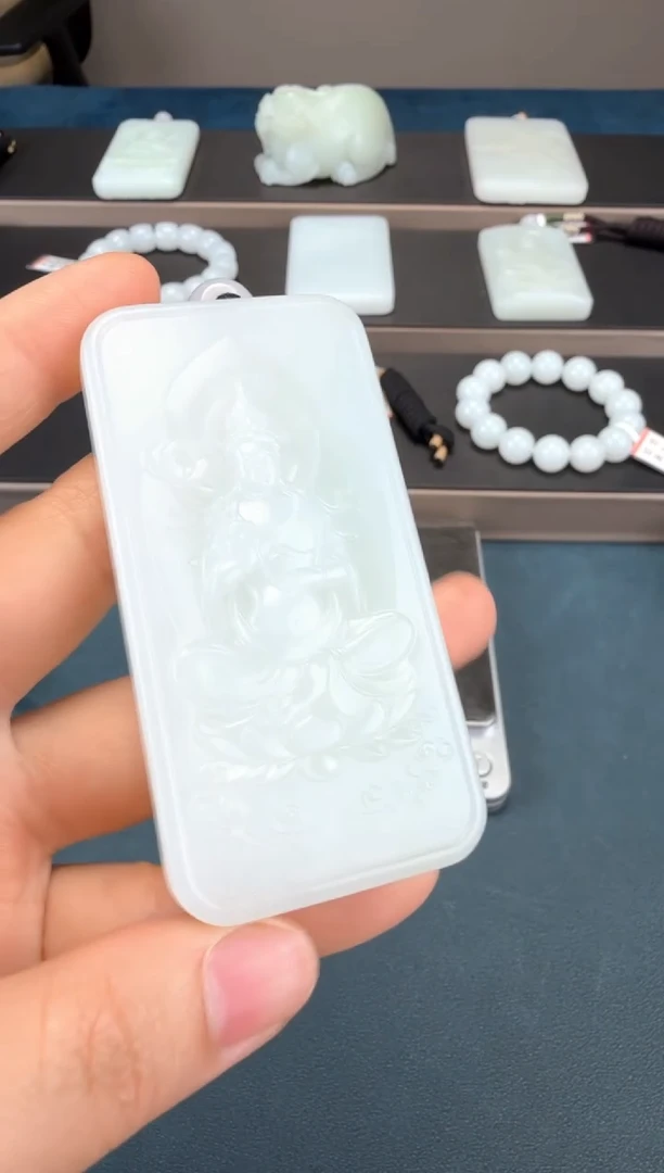 和田玉未镶嵌颈饰1