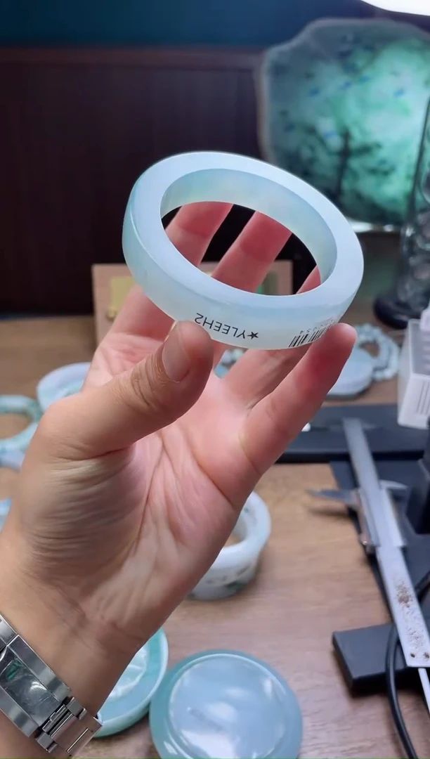 未镶嵌手镯定制翡翠林**鱼定制